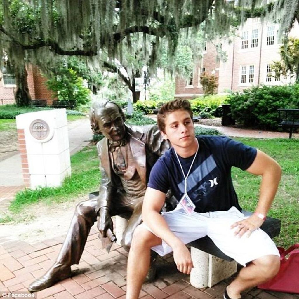 Joven asesina a pareja; muerde rostro de sus víctimas