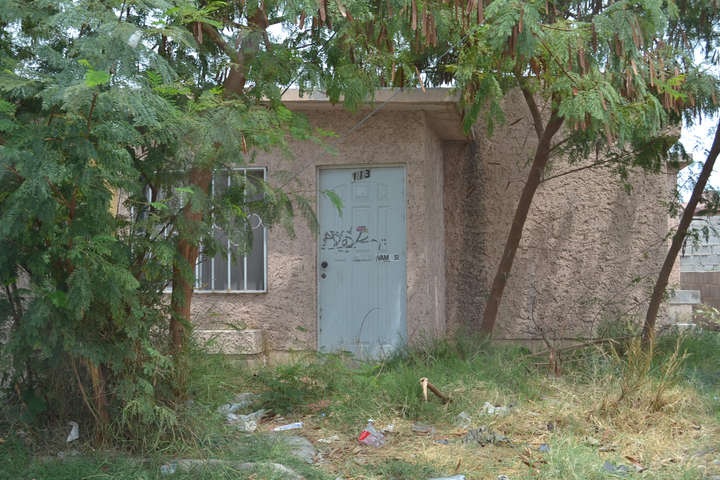 Podrían reasignarse viviendas a invasores