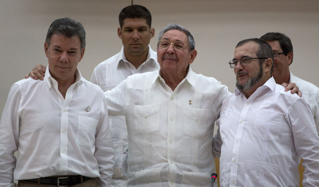 Anuncian Colombia y las FARC un acuerdo de paz