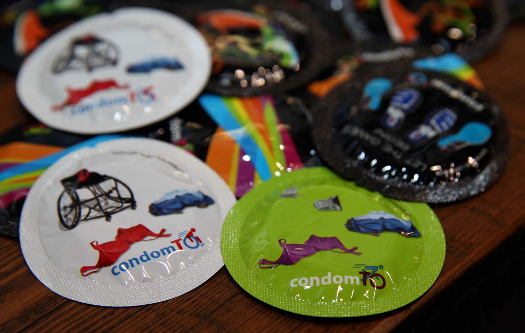 Toronto lanza marca de condones para promover su uso