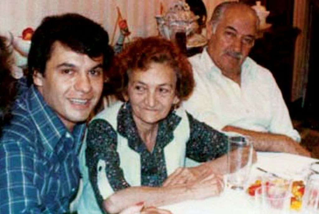 Quería Juan Gabriel ser sepultado junto a su madre