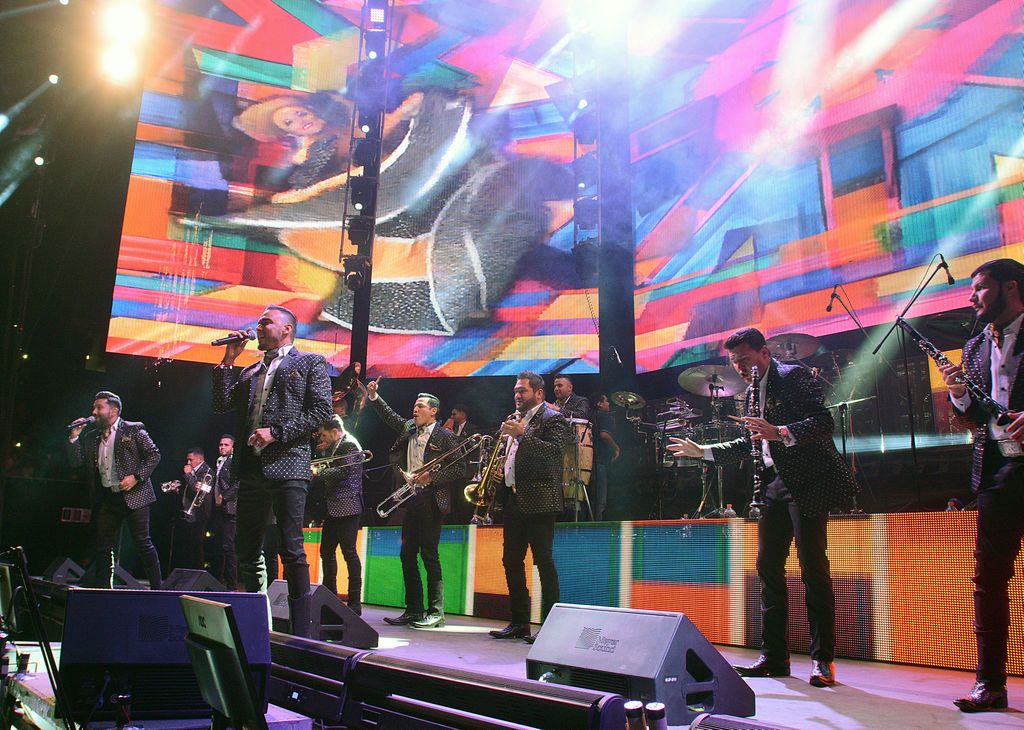 Homenajea El Recodo a Juan Gabriel en Monterrey