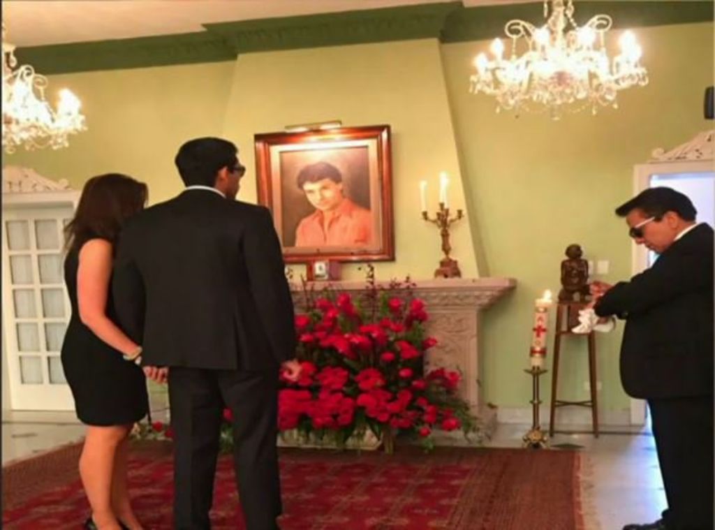 Regresan cenizas de Juan Gabriel a su casa en Juárez