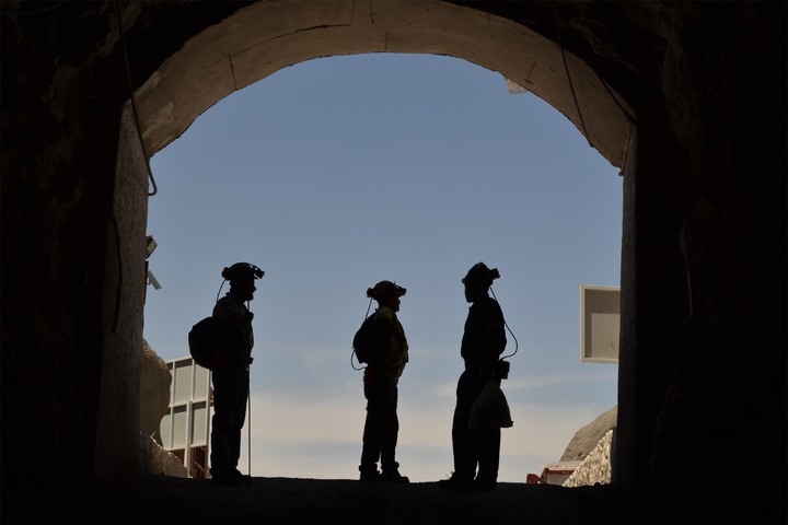 Contratan en minas a gente sin experiencia