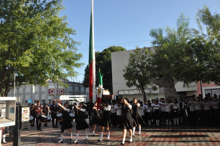 Conmemoran a los Niños Héroes