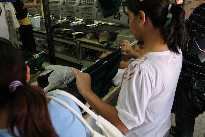 Detectan irregularidades en programa de uniformes