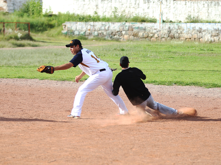 UJED en la cima del Slow Pitch