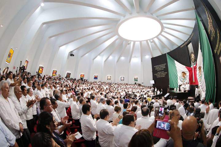 Carlos Joaquín ya es gobernador de Quintana Roo