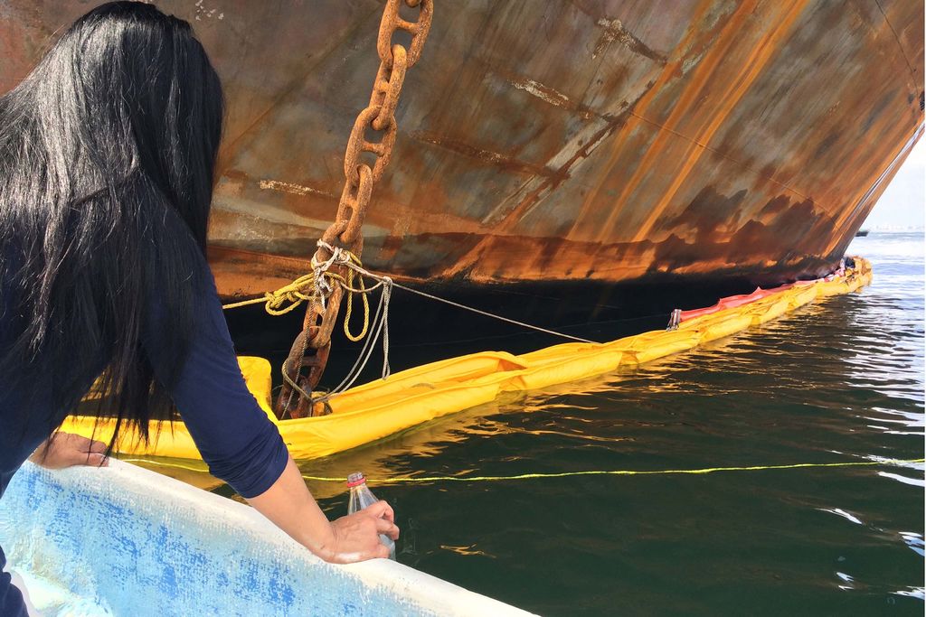 Ordenan a Pemex muestreo de agua por explosión en buque Burgos