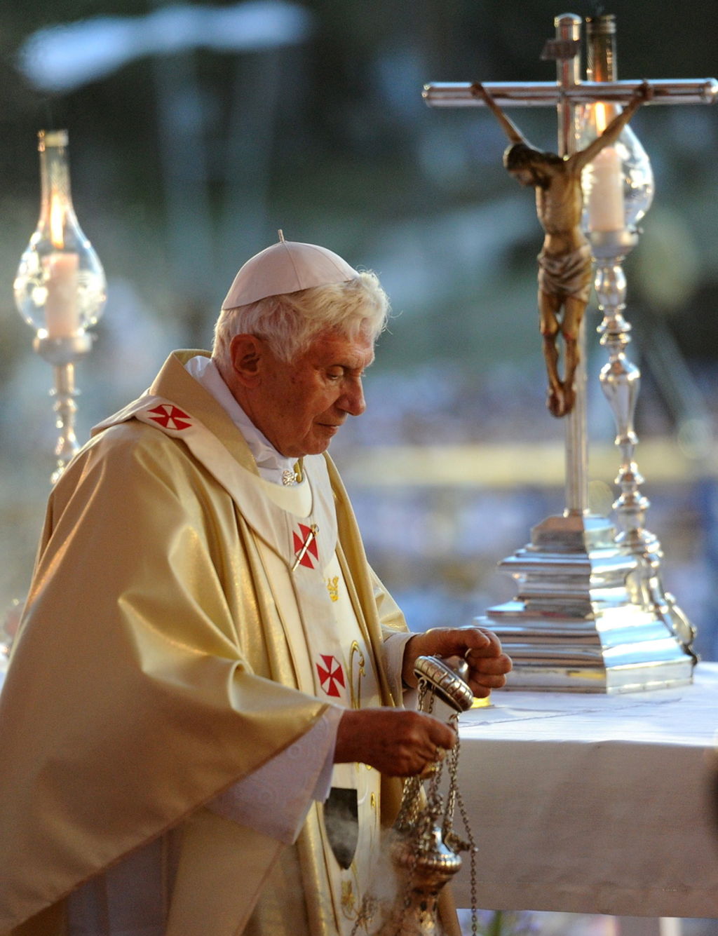 Revelan que Benedicto XVI está 'semiciego' desde 1994