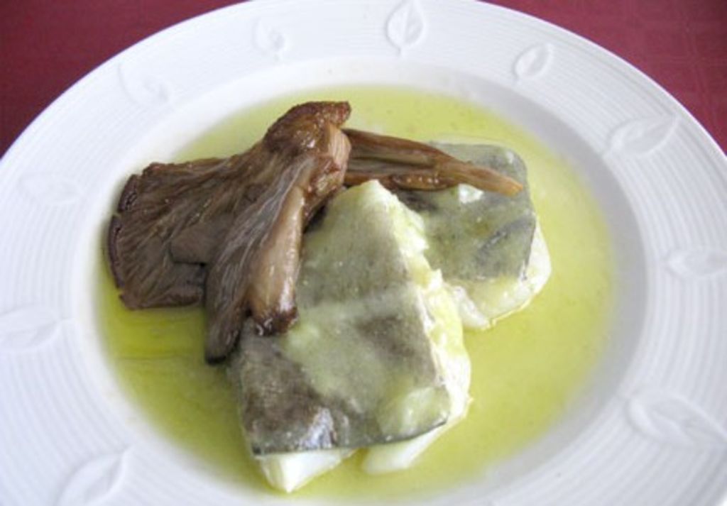Bacalao al pil pil de hongos