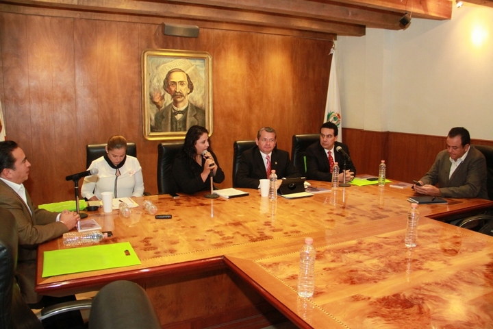 Reúnen Comisión de Turismo... y se salen