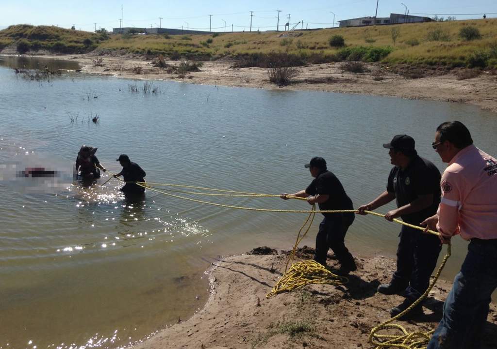 Rescatan cuerpo sin vida que flotaba en aguas estancadas del Nazas
