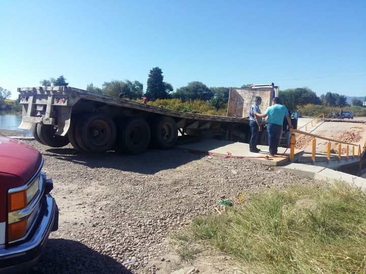 Vigilan la zona del colapso de puente