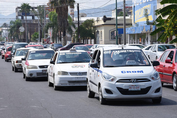 'Sufren' taxistas de Durango al viajar a Coahuila