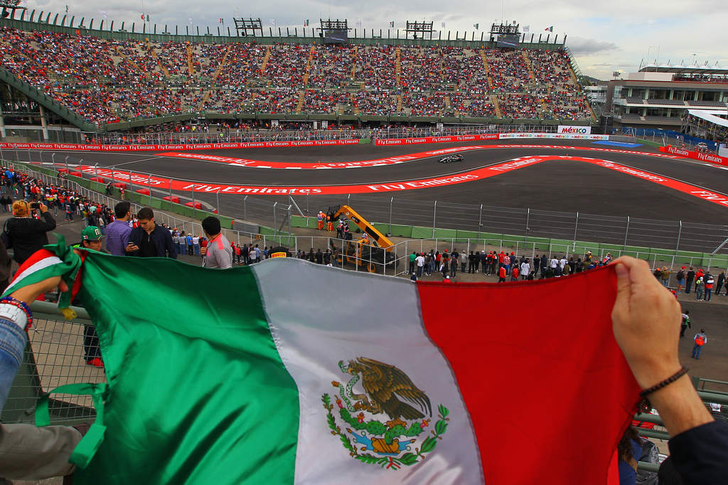 Aterriza primer avión con equipo para el Gran Premio de México