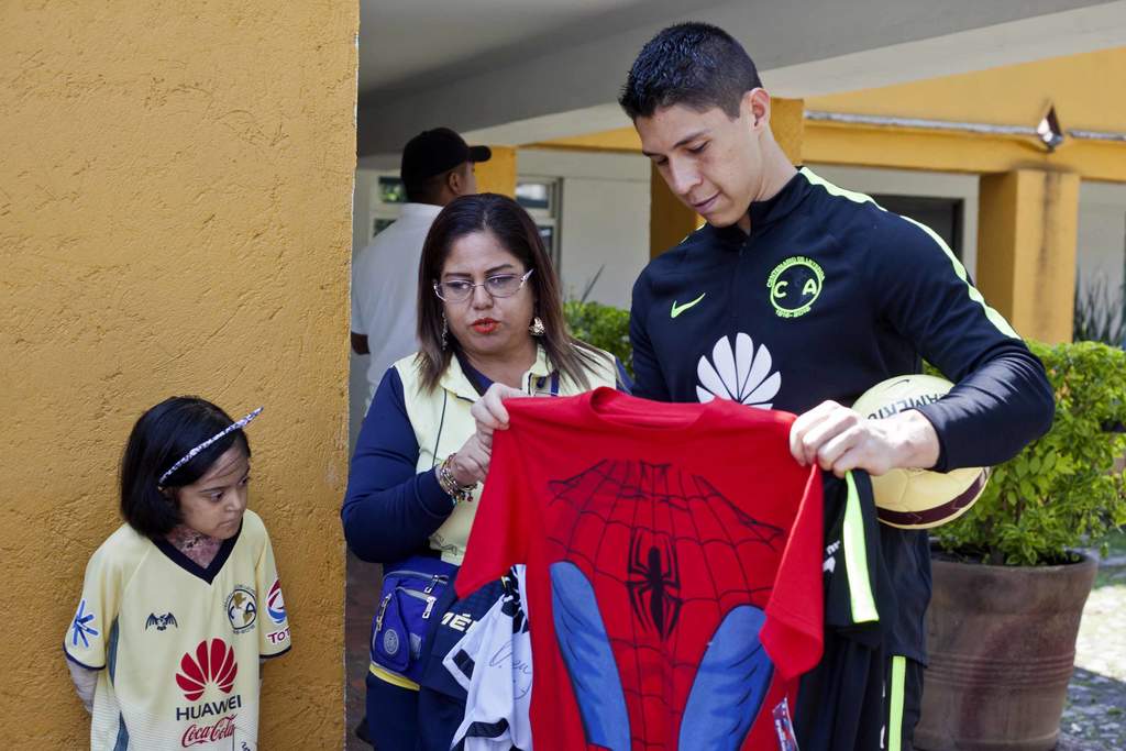 Hugo González cumple sueño de 'Purita'