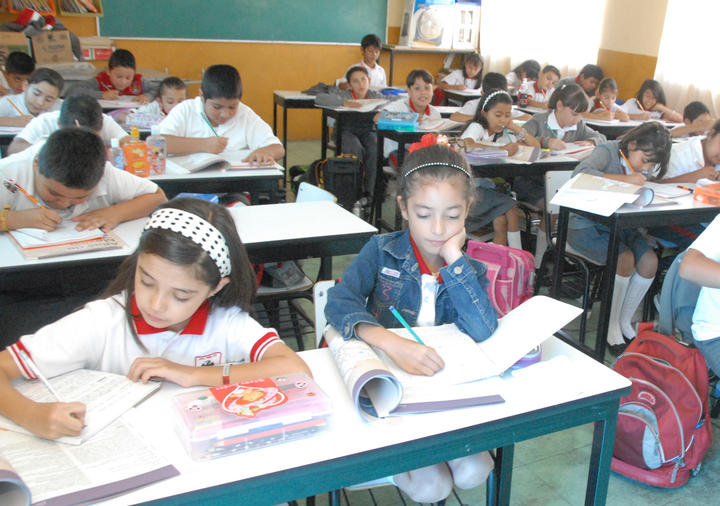 Salones de clases están saturados