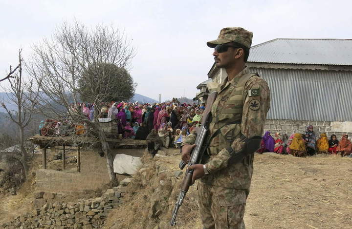 Frustran ataque a escuela en Pakistán