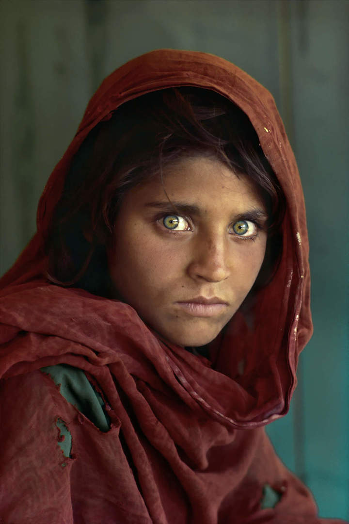 Pakistán liberará bajo fianza a 'niña afgana' de National Geographic