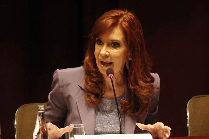 Cristina Fernández comparece por acusación de corrupción