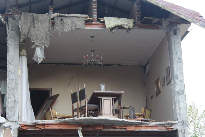 Promete Renzi reconstruir ciudades destruidas por sismos