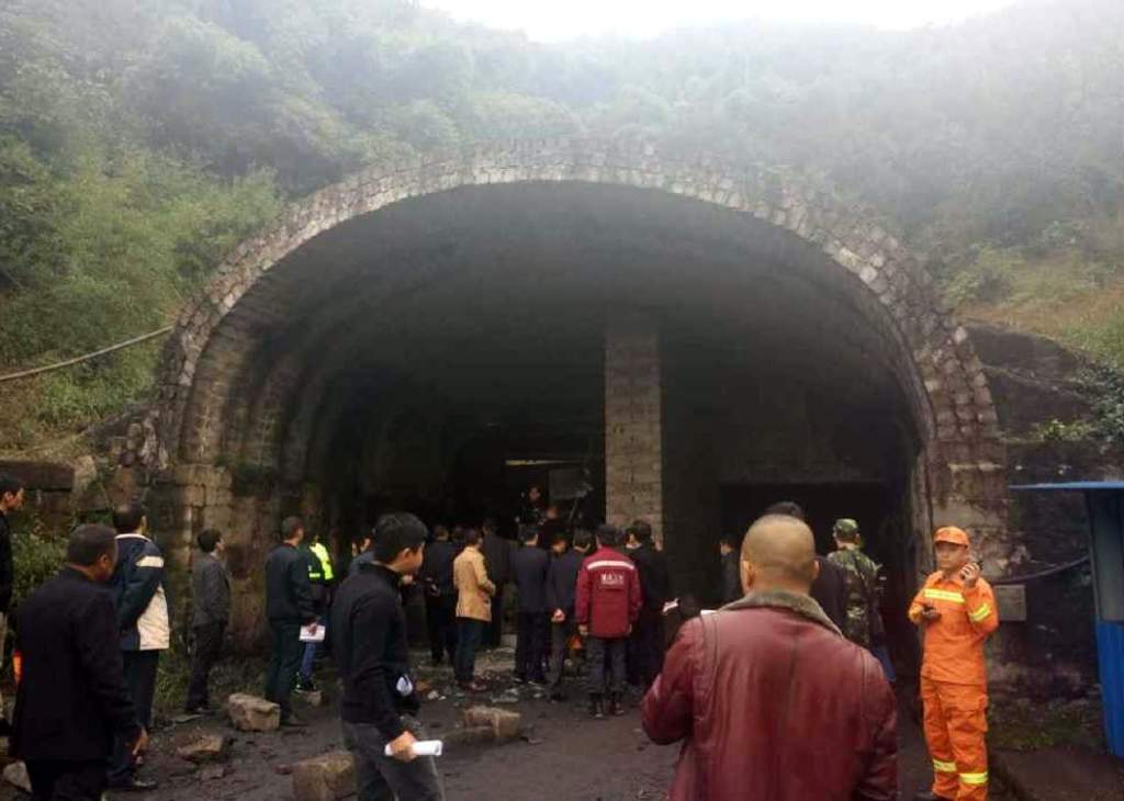 Explosión en China deja 33 mineros atrapados