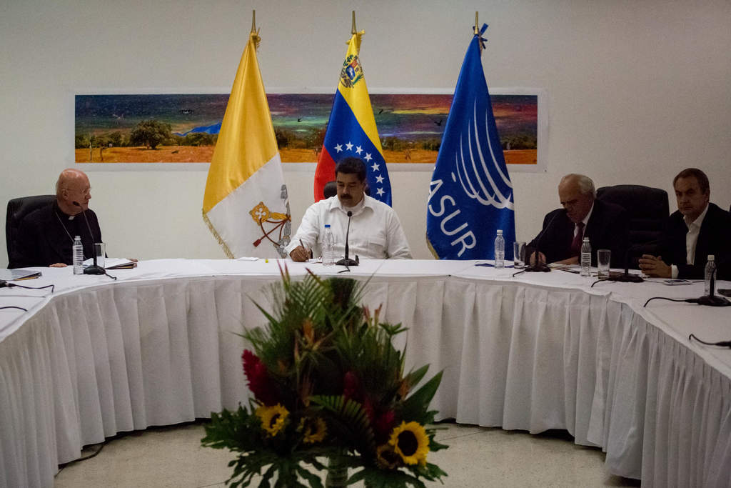 Inician diálogo Gobierno y opositores de Venezuela