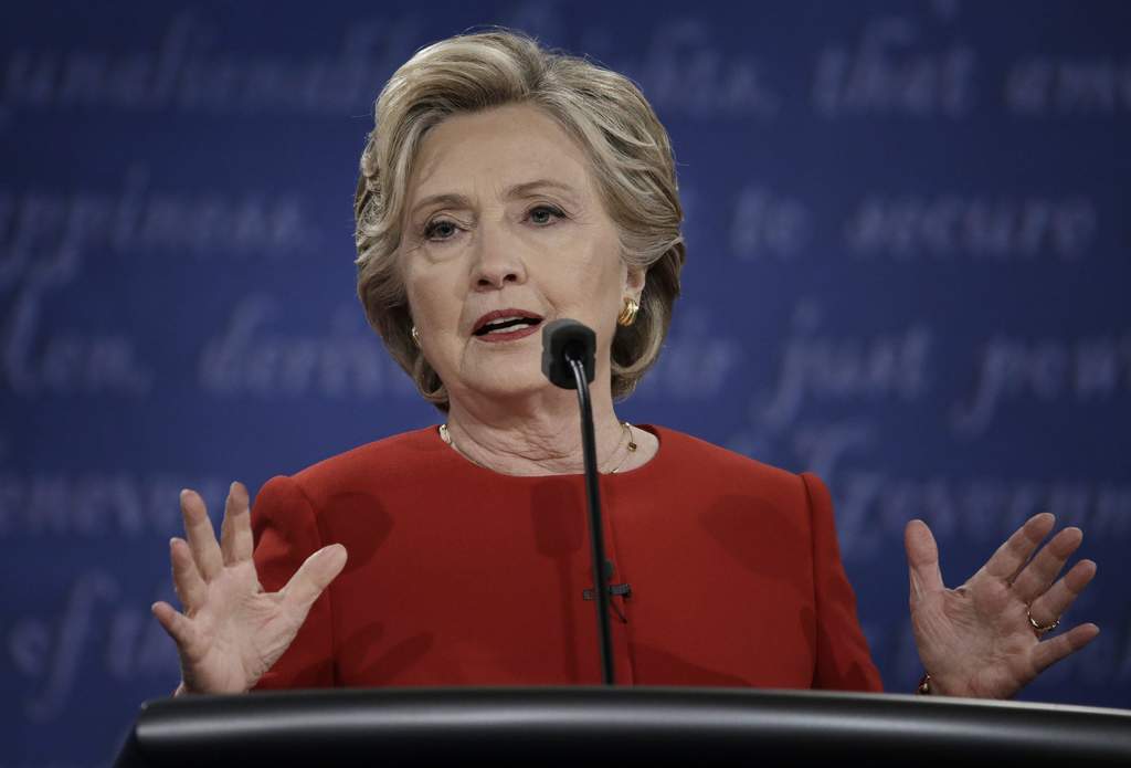 Clinton recibió pistas sobre algunas preguntas antes de debate demócrata