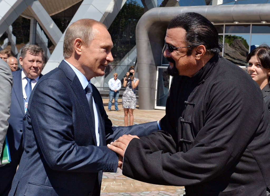 Le conceden ciudadanía rusa a Steven Seagal