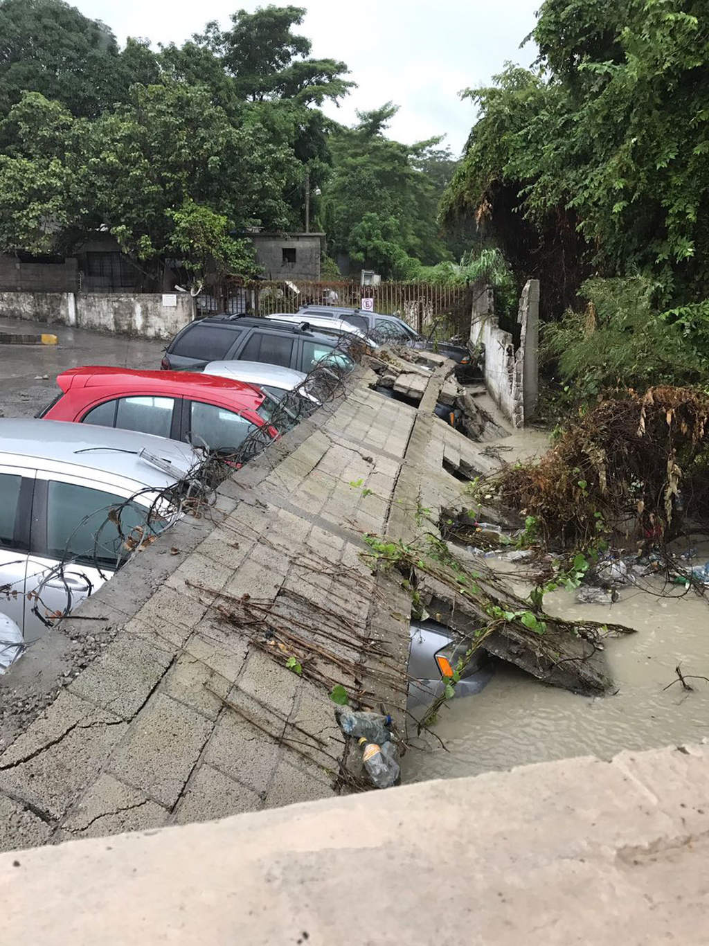 Desalojan a más de 600 personas por lluvias en Tamaulipas