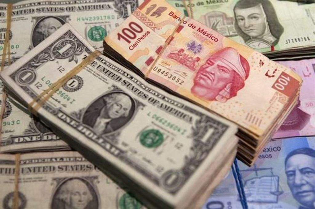 Peso recupera terreno; dólar se vende en $19.03