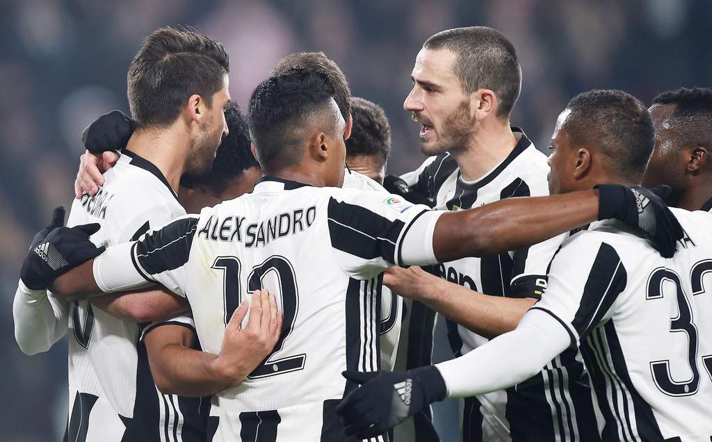 Juventus golea y sigue de líder en la Serie A