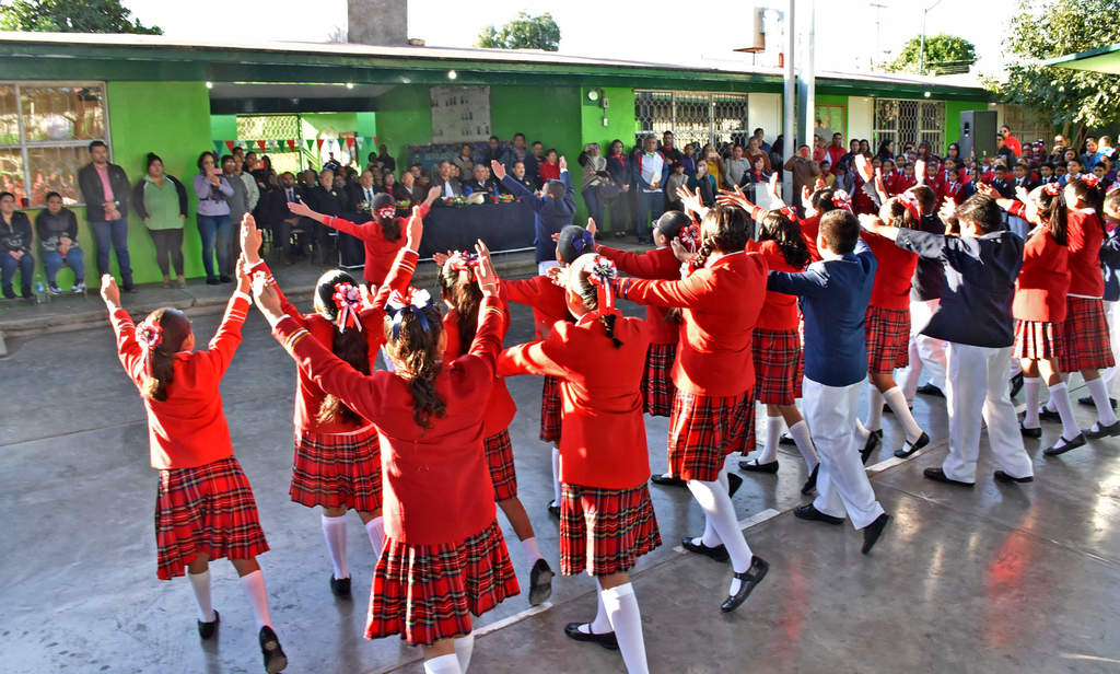 Realizan acto cívico por el Aniversario de la Revolución