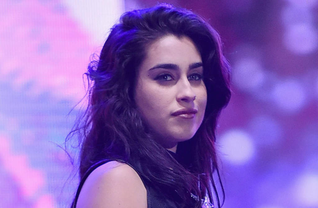 Lauren Jauregui se declara bisexual tras beso con Lucy Vives