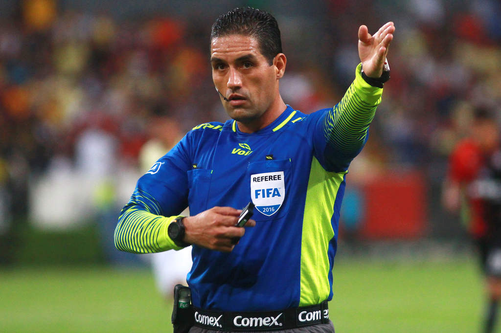 Roberto García Orozco será el árbitro en el partido de vuelta del clásico