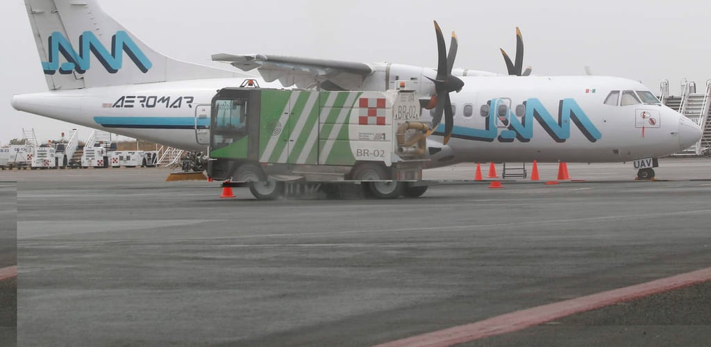 Cierran aeropuerto de Puebla por retiro de ceniza del Popocatépetl