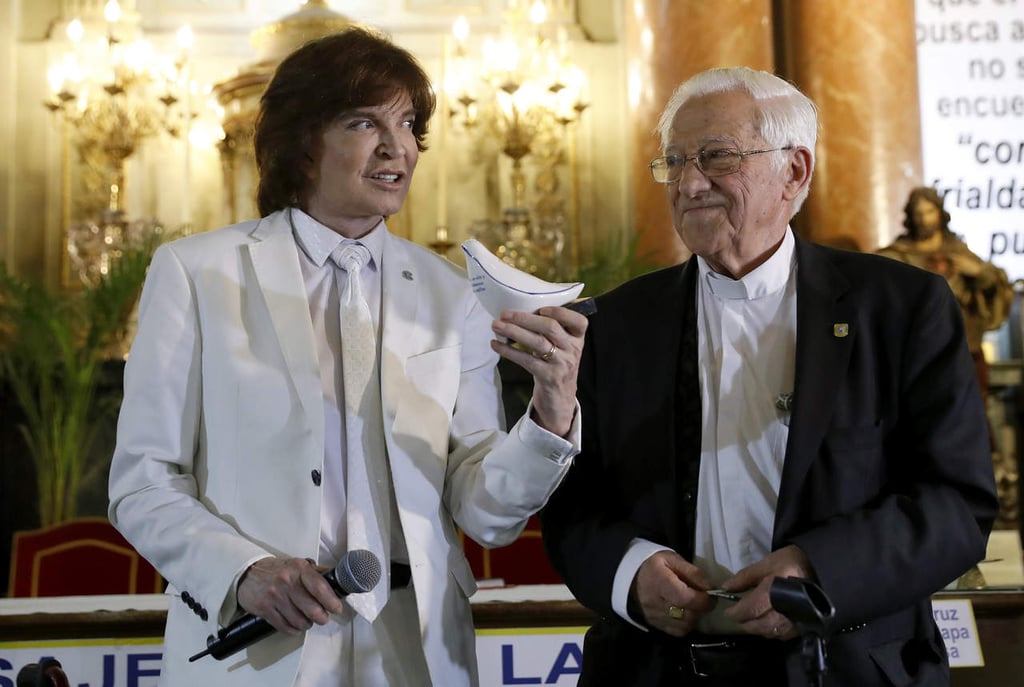 Sesto sintió 'la mano de Dios' al grabar con la voz del Papa