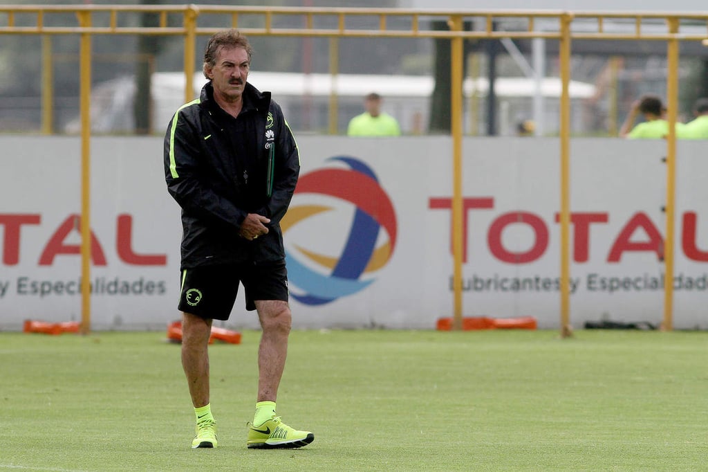 Ricardo La Volpe celebra fallo del juez en el caso de podóloga
