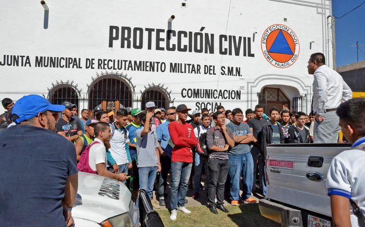 Instan a tramitar cartilla militar