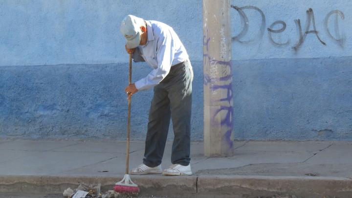 Adultos mayores permanecen activos