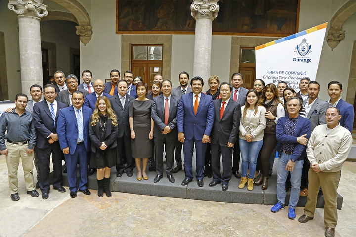 Doctor Enríquez firma convenio para instalar planta termoeléctrica Doroteo Arango 1900