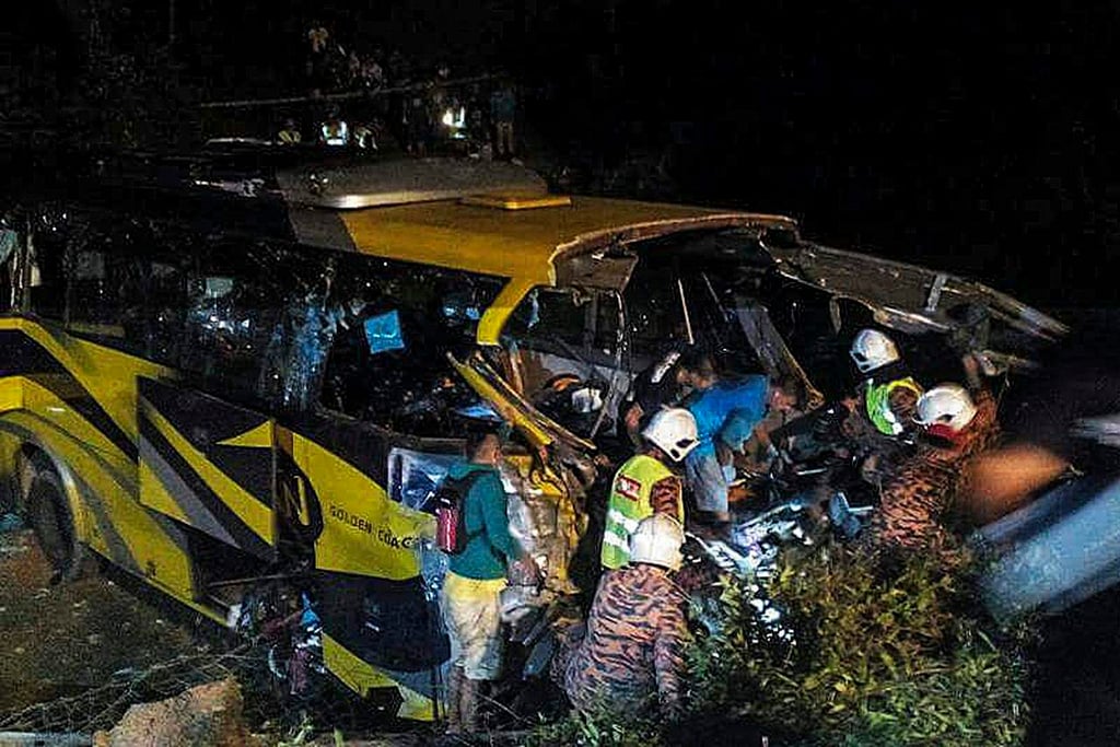 Accidente carretero en Malasia deja 14 muertos