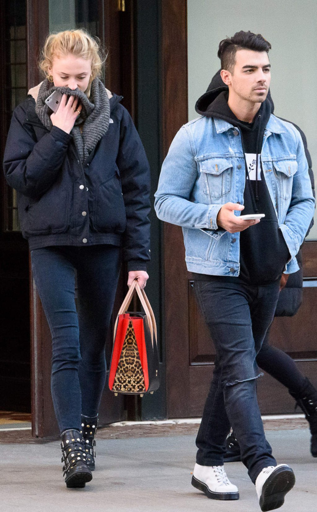 Captan en paseo a Joe Jonas y Sophie Turner