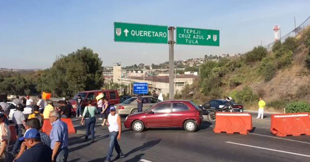 Cierran la carretera México-Querétaro en protesta por 'gasolinazo'