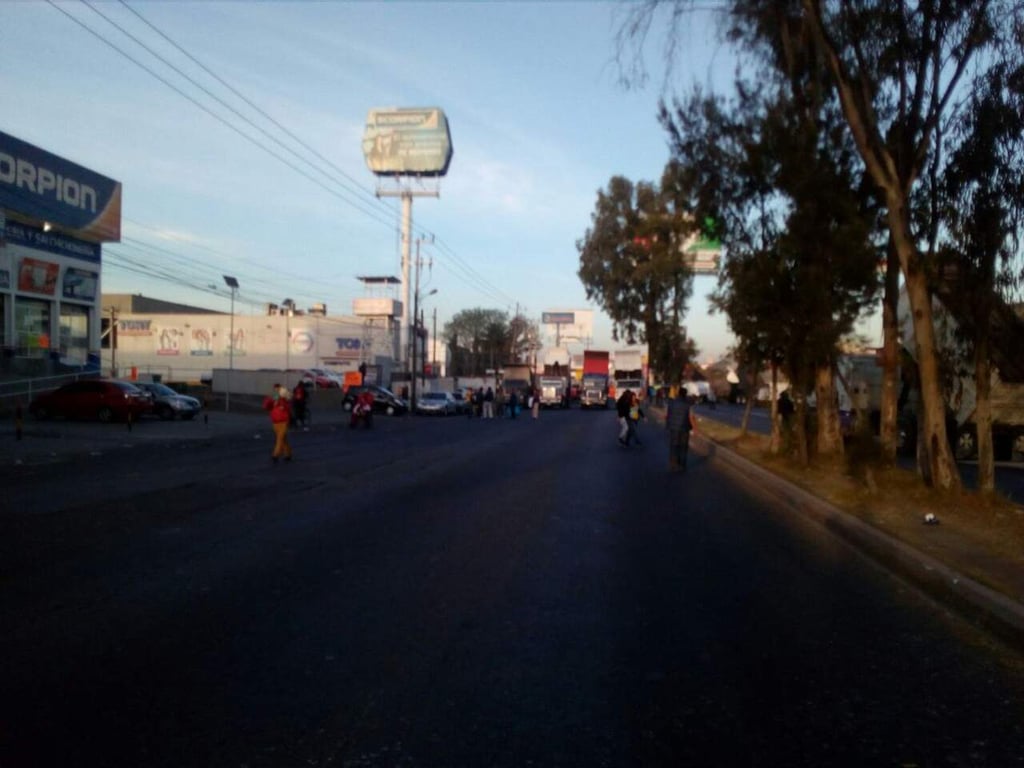 Bloquean la México-Puebla por gasolinazo