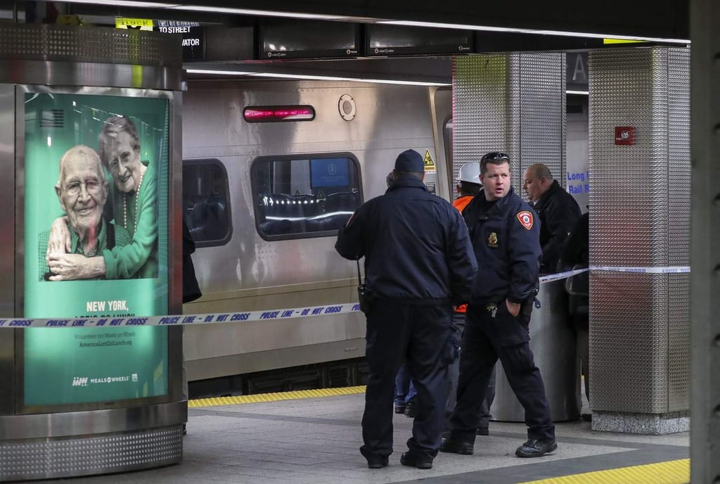 Suman 103 heridos por descarrilamiento de tren en Brooklyn