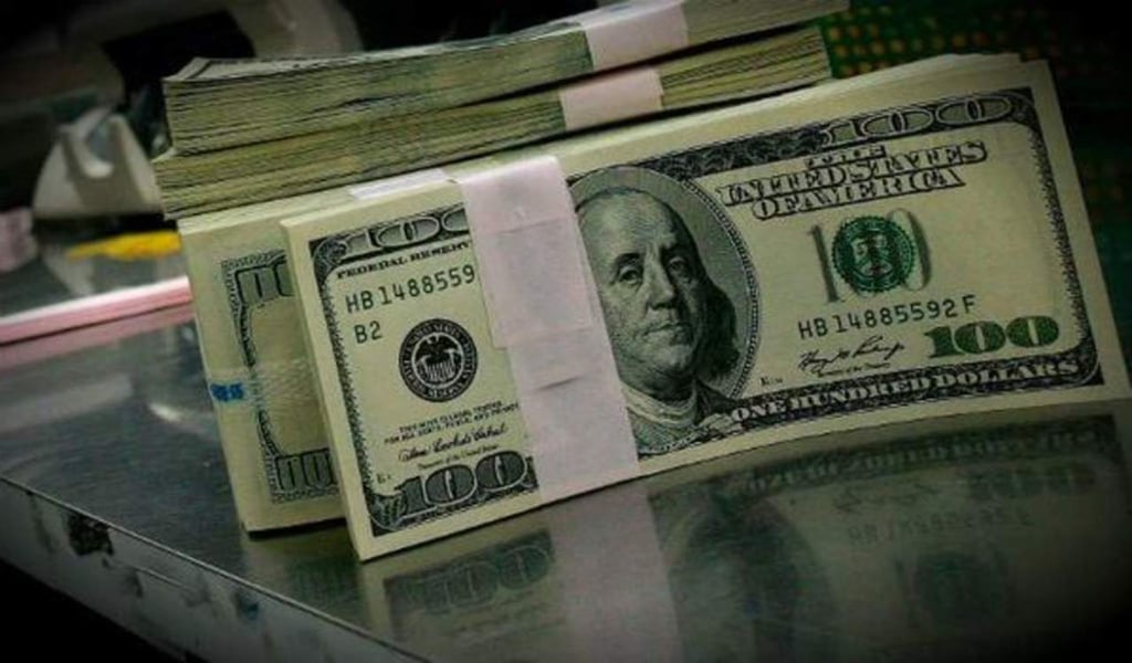 Cierra dólar en nuevo máximo histórico de $21.75 a la venta