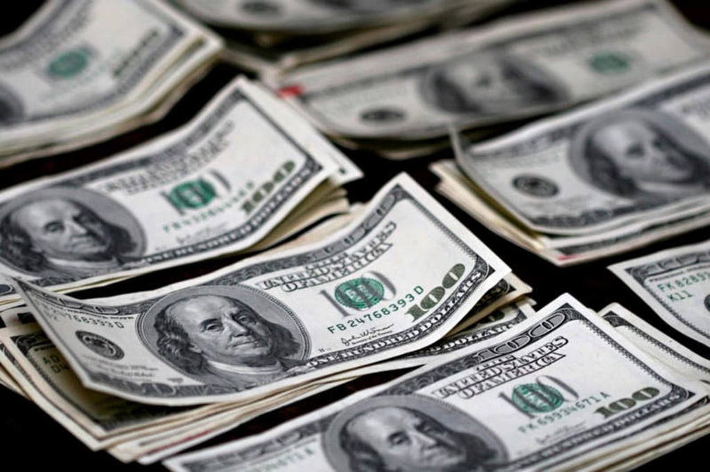 Dólar sube a 21.81 pesos en bancos capitalinos