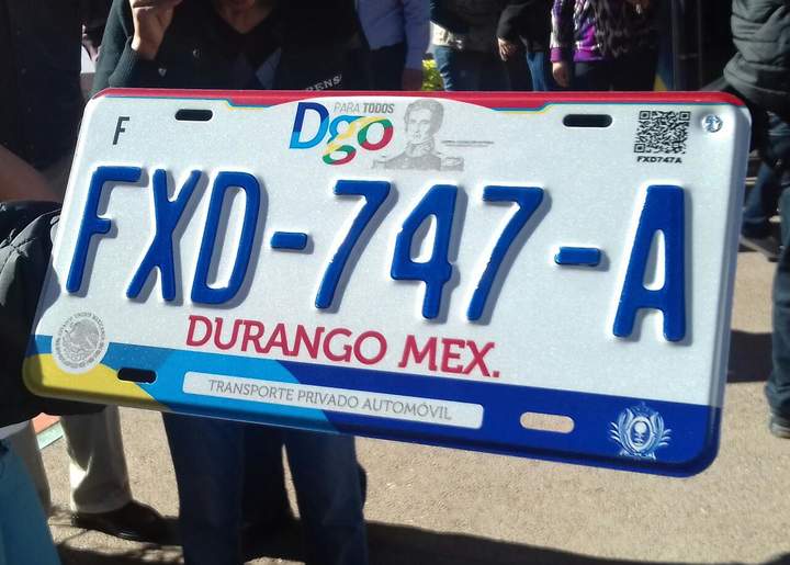 Cancelan en Durango cobro de placas a personas físicas